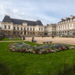 Vue sud-ouest de la place du parlement de Bretagne, Rennes, Fran