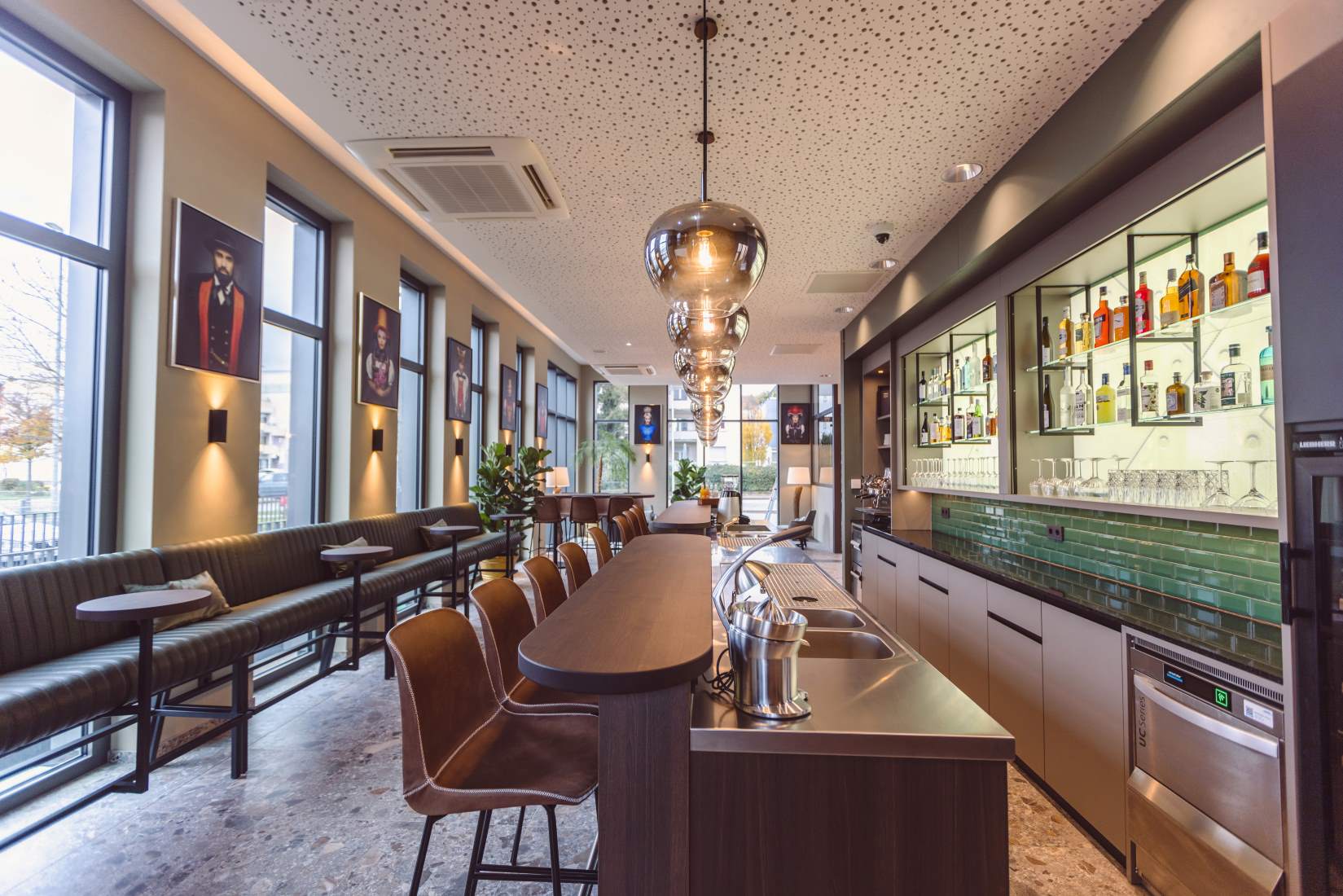  04 Hotel Smoking-und-Bar-10 