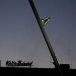 Man Walking to the Sky (Himmelsstürmer)